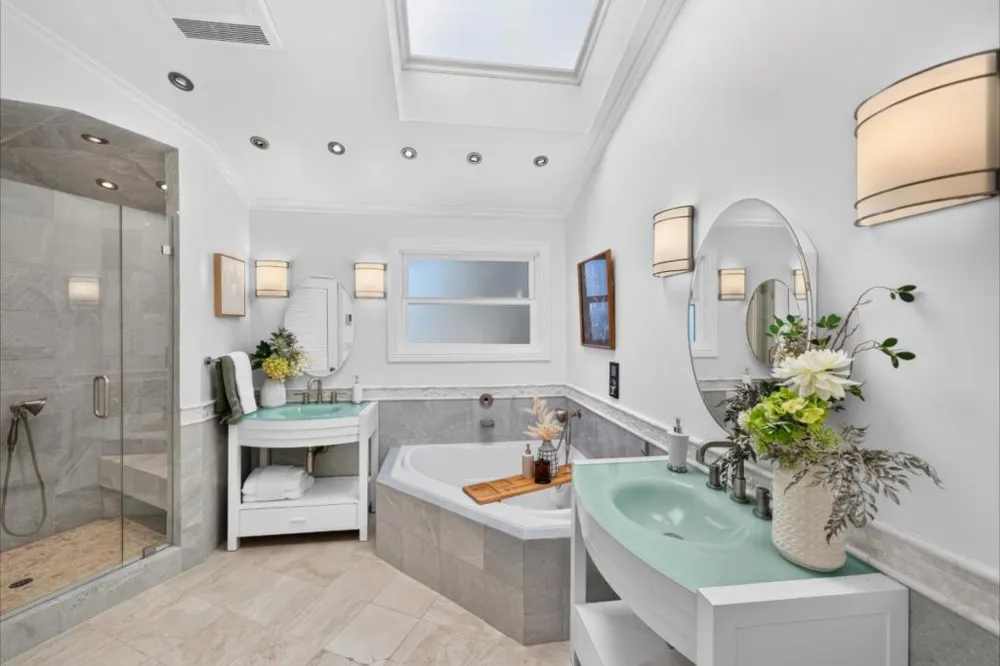 25322 La Rena Lane Los Altos Hills, CA 94022
