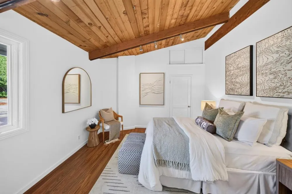 25322 La Rena Lane Los Altos Hills, CA 94022