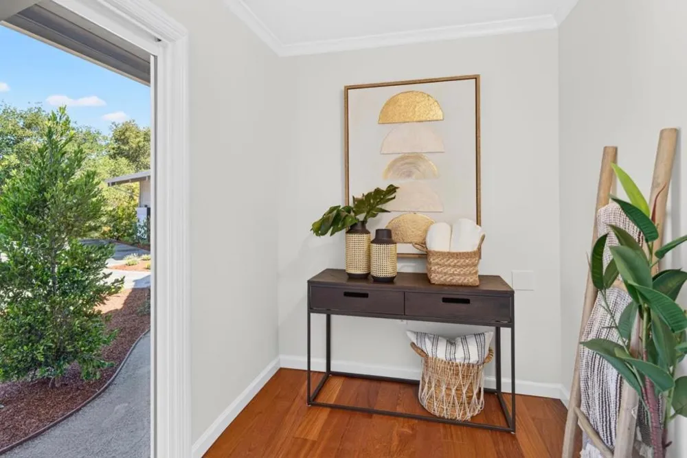25322 La Rena Lane Los Altos Hills, CA 94022