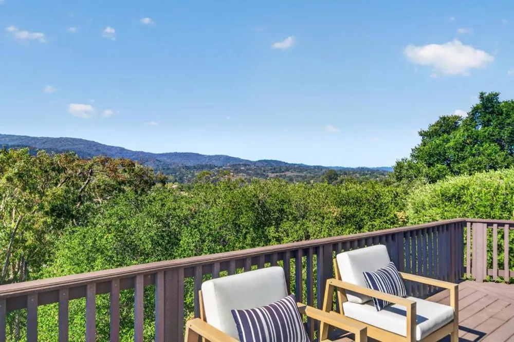 25322 La Rena Lane Los Altos Hills, CA 94022
