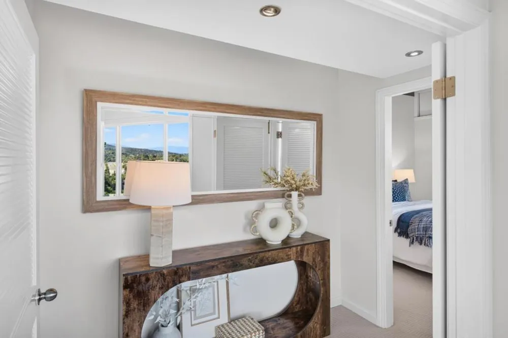 25322 La Rena Lane Los Altos Hills, CA 94022