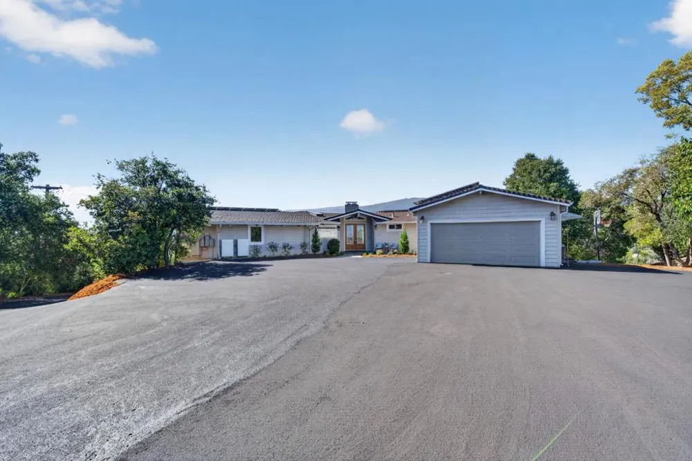 25322 La Rena Lane Los Altos Hills, CA 94022