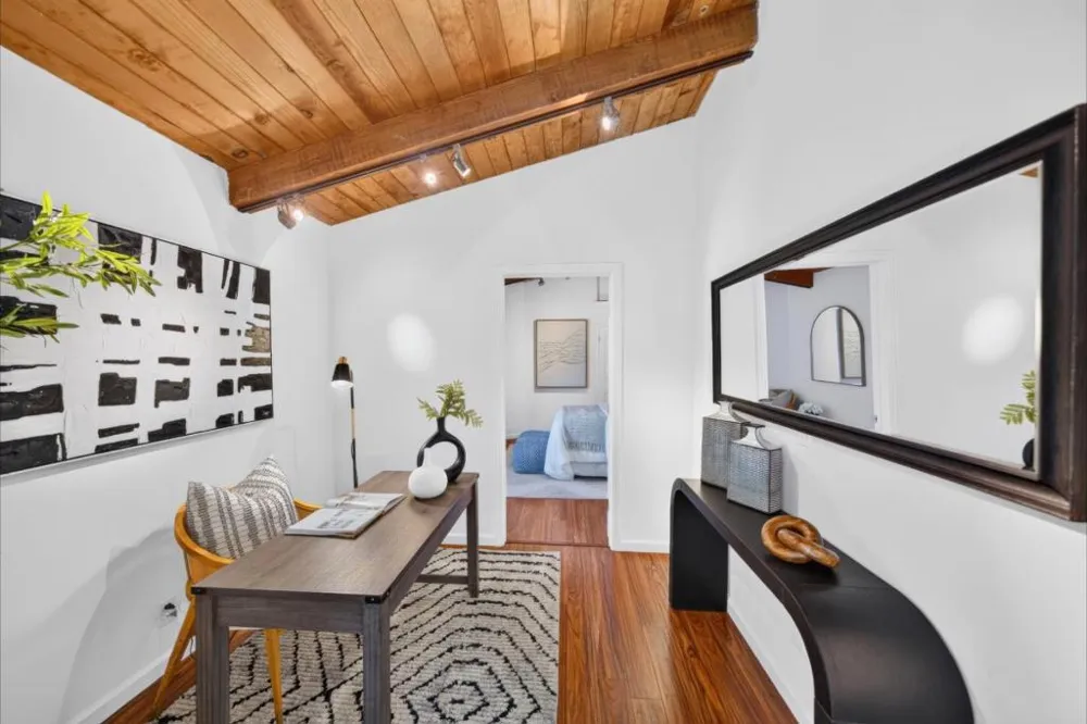 25322 La Rena Lane Los Altos Hills, CA 94022