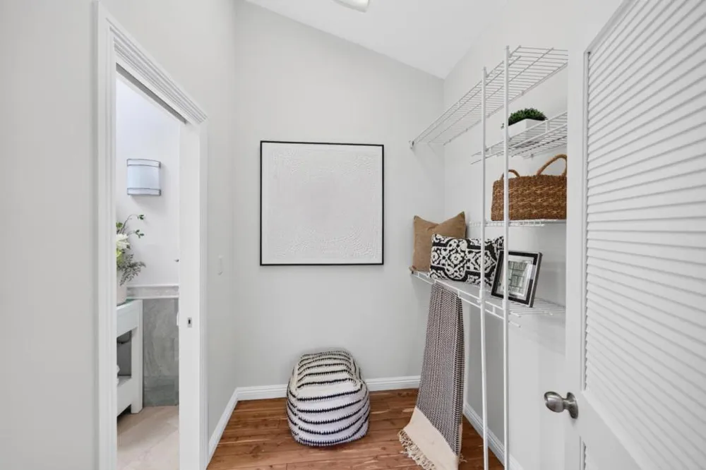 25322 La Rena Lane Los Altos Hills, CA 94022