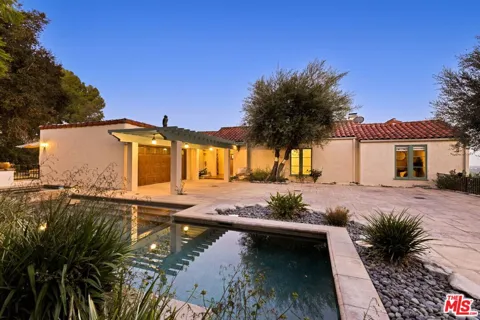 1395 Inverness Drive