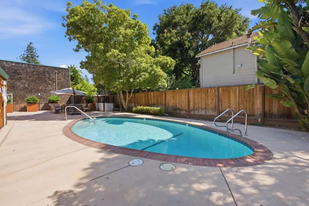 633 Forest Avenue Palo Alto, CA 94301