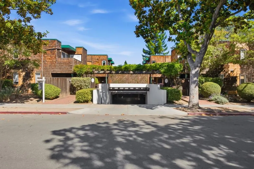 633 Forest Avenue Palo Alto, CA 94301