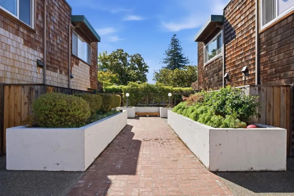633 Forest Avenue Palo Alto, CA 94301