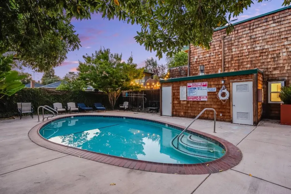 633 Forest Avenue Palo Alto, CA 94301