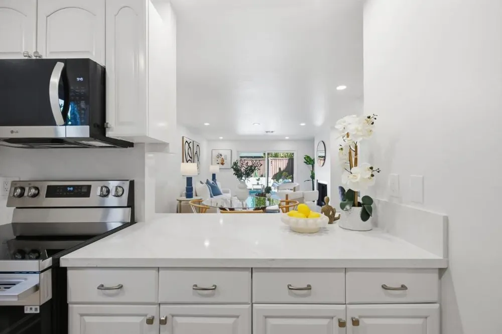 633 Forest Avenue Palo Alto, CA 94301