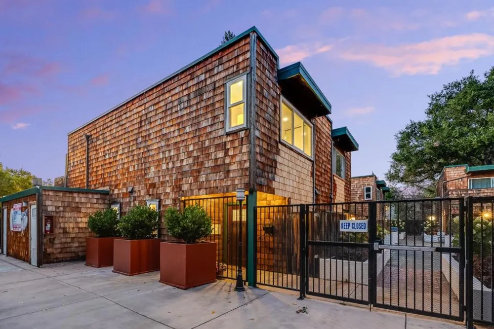 633 Forest Avenue Palo Alto, CA 94301