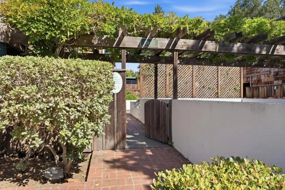 633 Forest Avenue Palo Alto, CA 94301