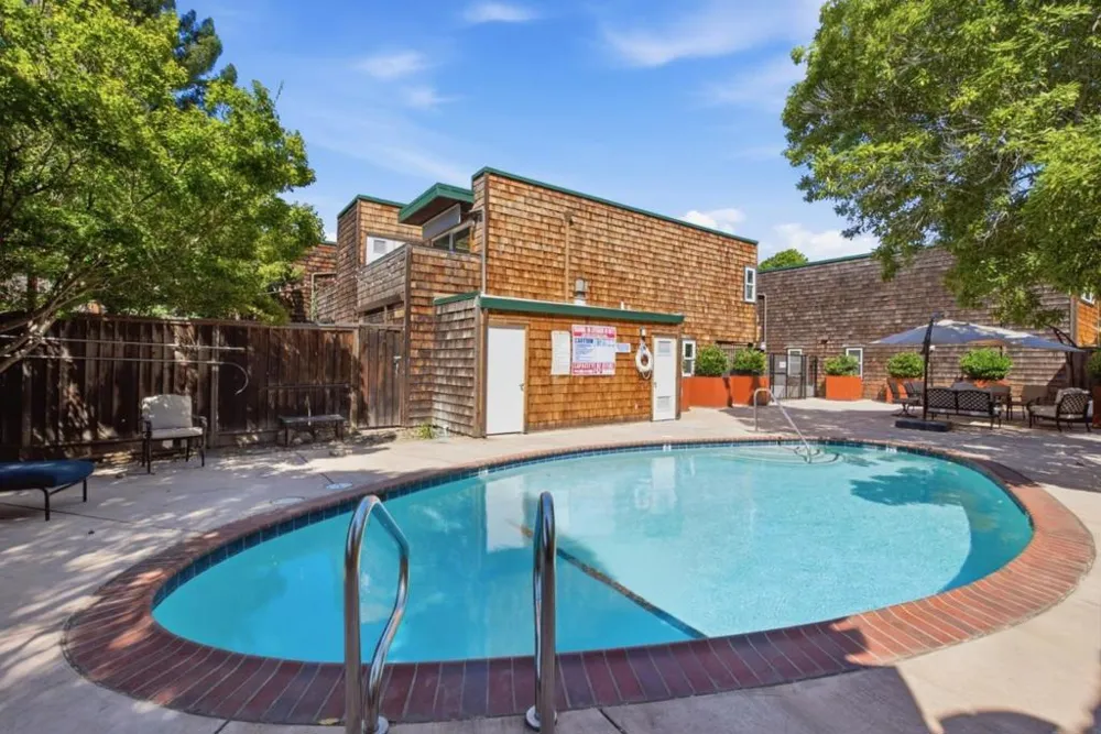 633 Forest Avenue Palo Alto, CA 94301