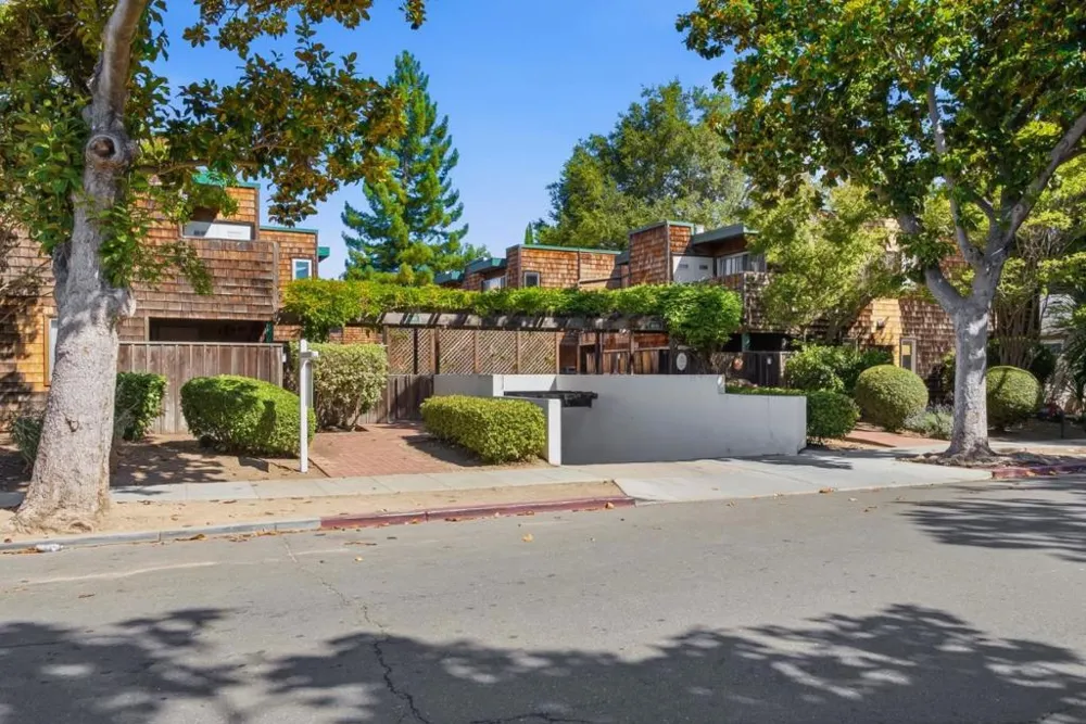633 Forest Avenue Palo Alto, CA 94301