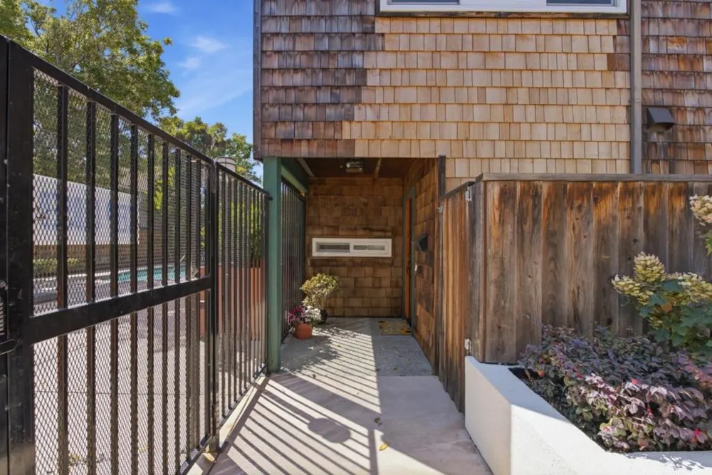 633 Forest Avenue Palo Alto, CA 94301