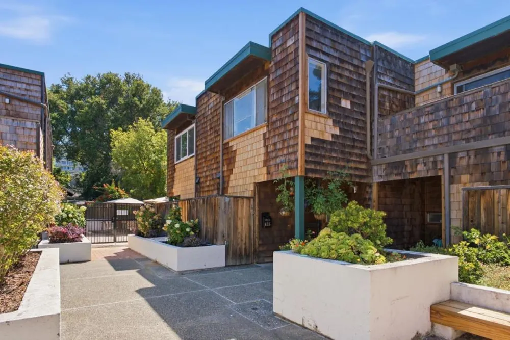633 Forest Avenue Palo Alto, CA 94301