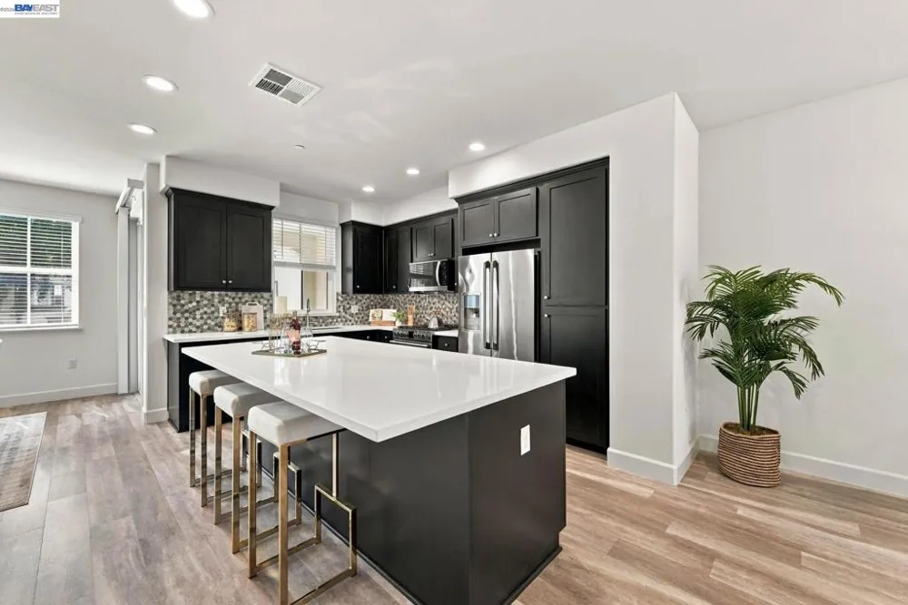 33483 Alvarado Niles Rd Union City, CA 94587