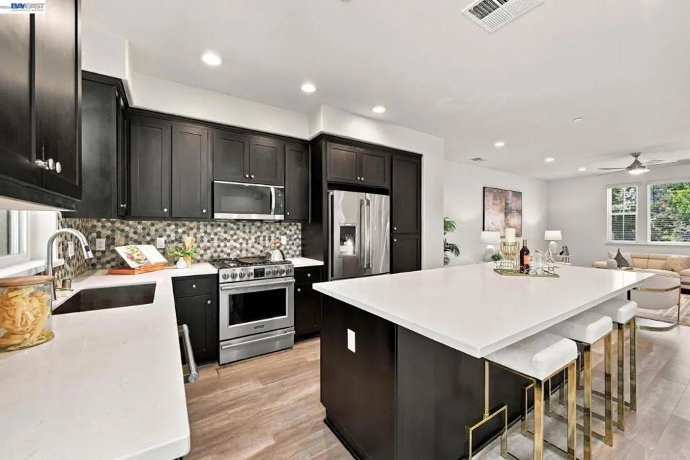 33483 Alvarado Niles Rd Union City, CA 94587