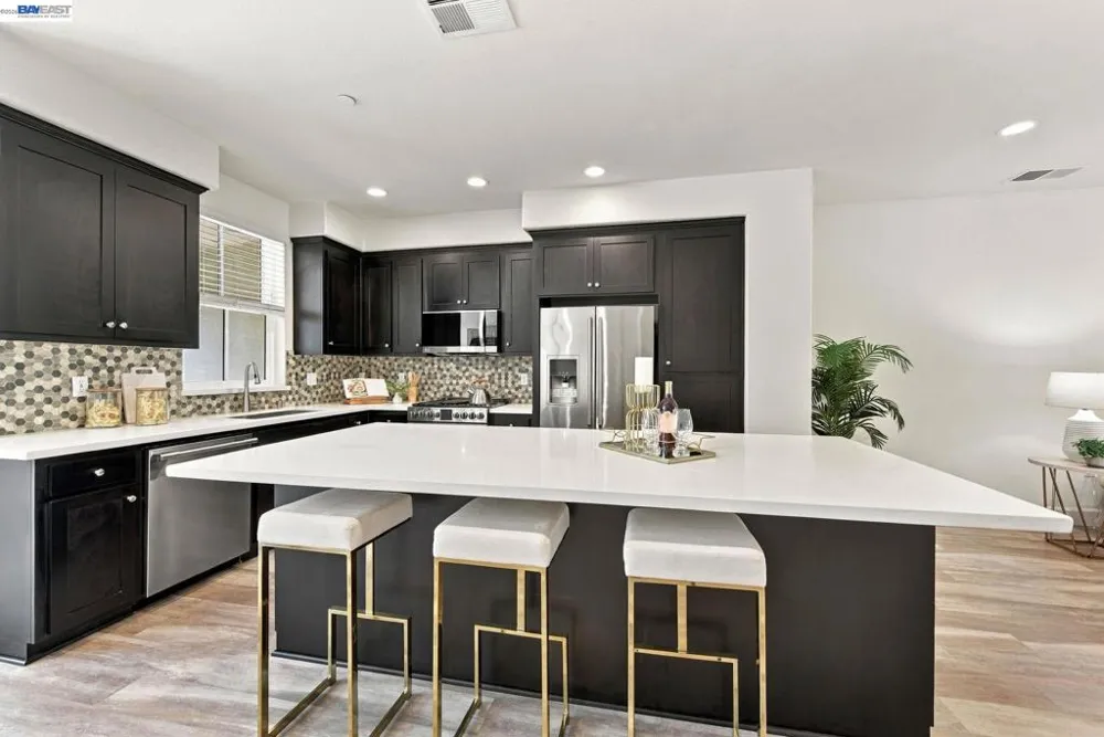 33483 Alvarado Niles Rd Union City, CA 94587