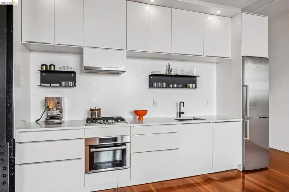 1018 4Th Ave #204 Oakland, CA 94606