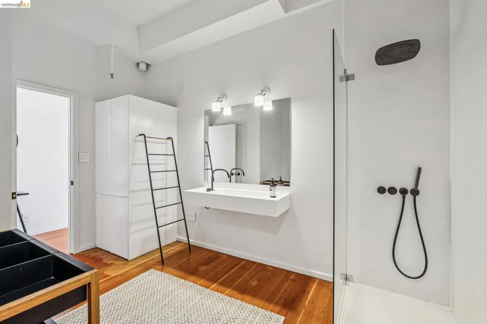 1018 4Th Ave #204 Oakland, CA 94606