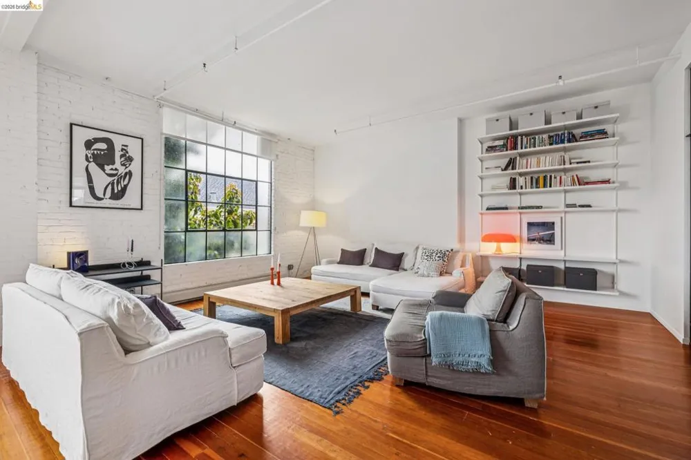 1018 4Th Ave #204 Oakland, CA 94606