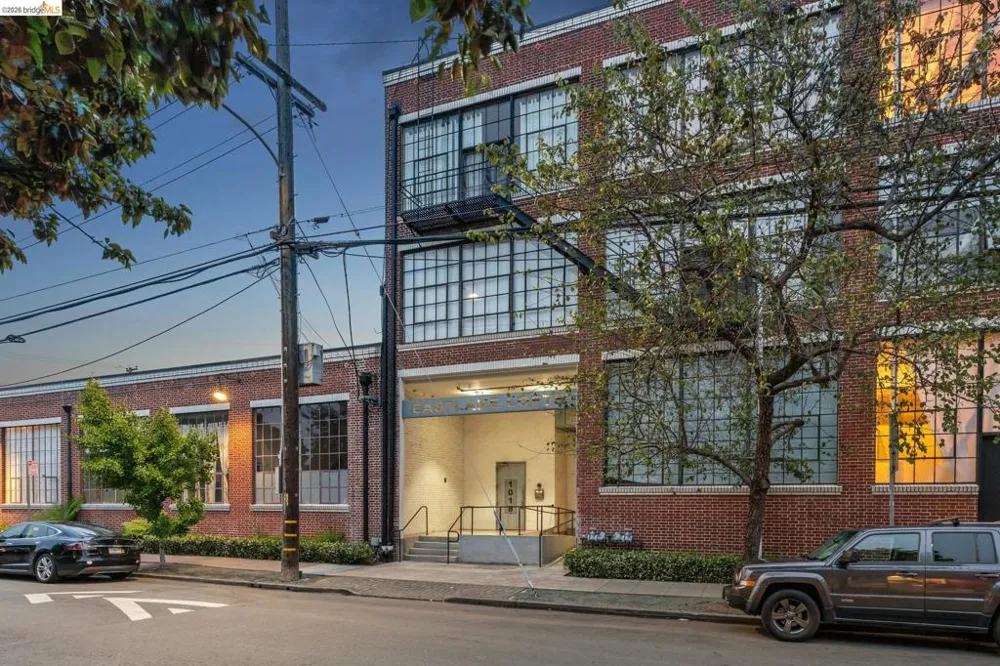 1018 4Th Ave #204 Oakland, CA 94606