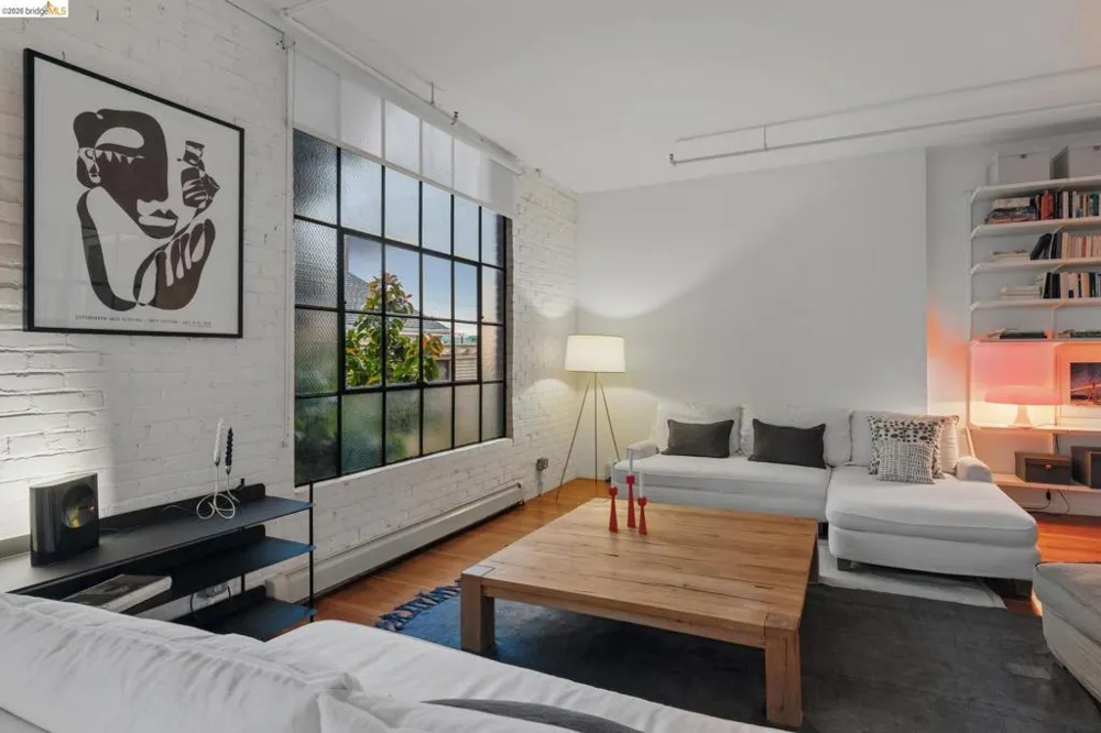 1018 4Th Ave #204 Oakland, CA 94606