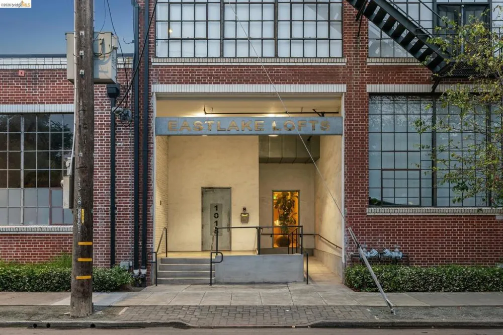 1018 4Th Ave #204 Oakland, CA 94606