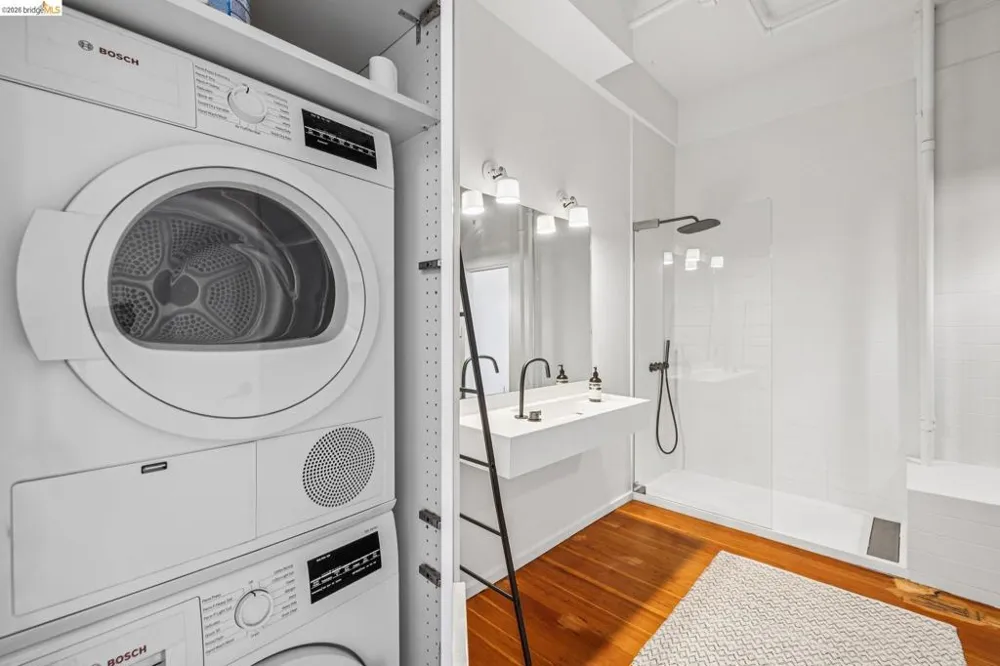 1018 4Th Ave #204 Oakland, CA 94606