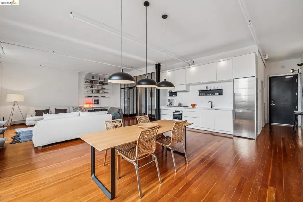 1018 4Th Ave #204 Oakland, CA 94606