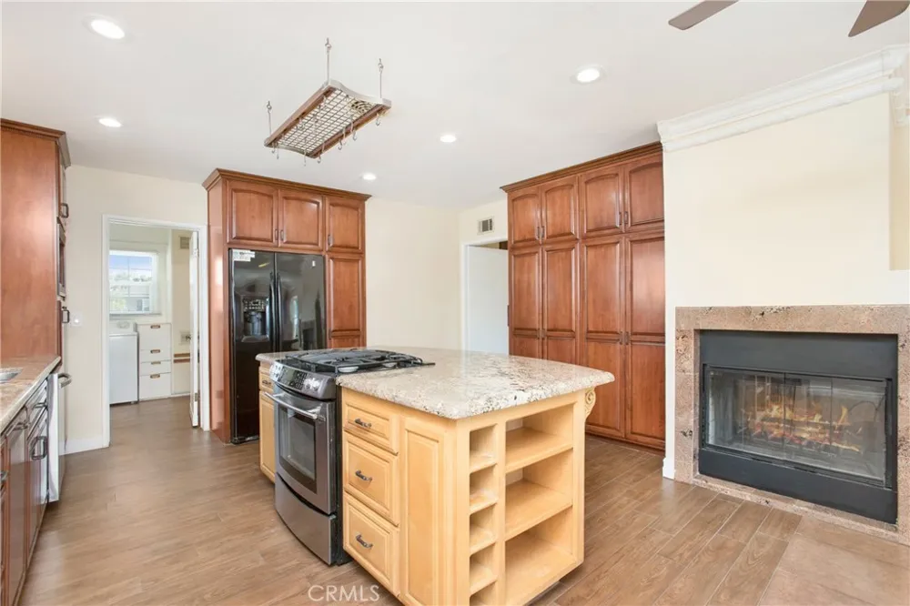 825 Mulberry Brea, CA 92821