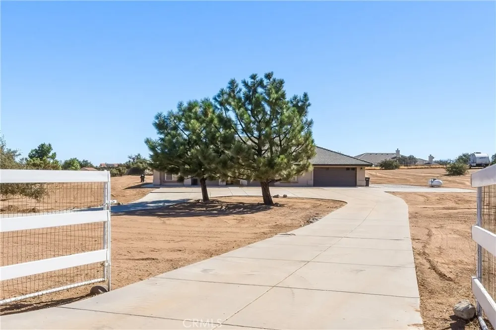 8423 Beaver Phelan, CA 92371