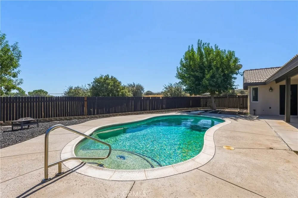 8423 Beaver Phelan, CA 92371