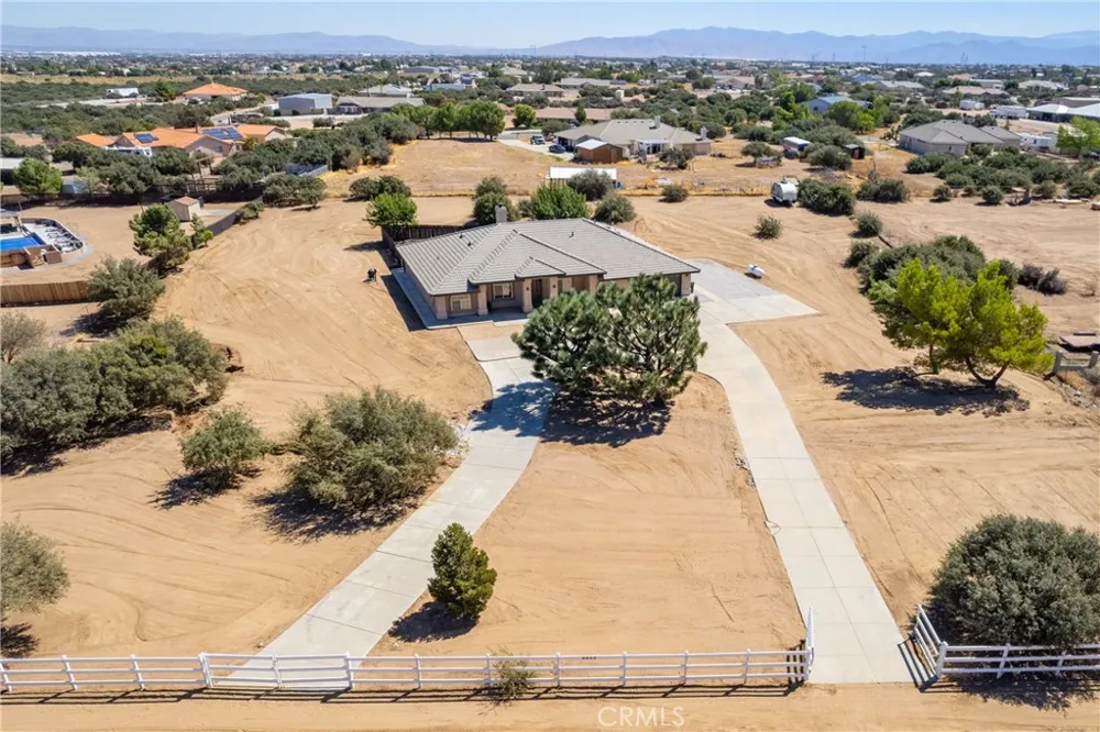 8423 Beaver Phelan, CA 92371