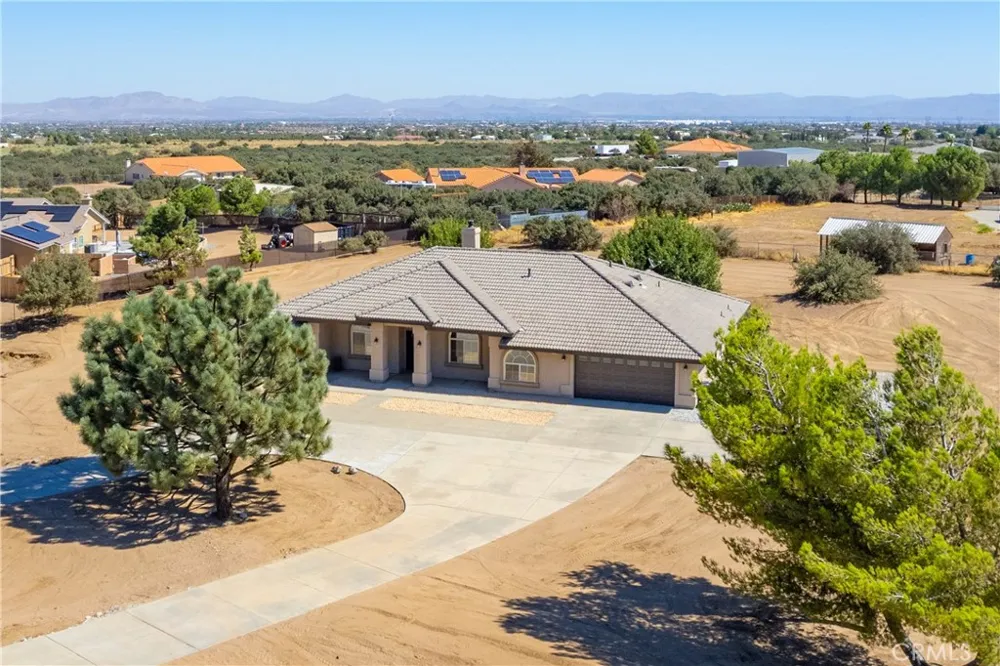8423 Beaver Phelan, CA 92371