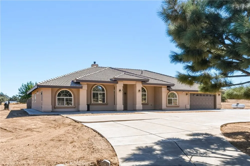 8423 Beaver Phelan, CA 92371