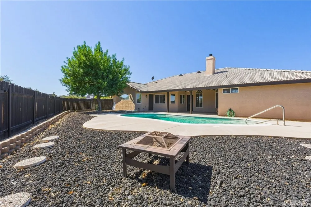 8423 Beaver Phelan, CA 92371