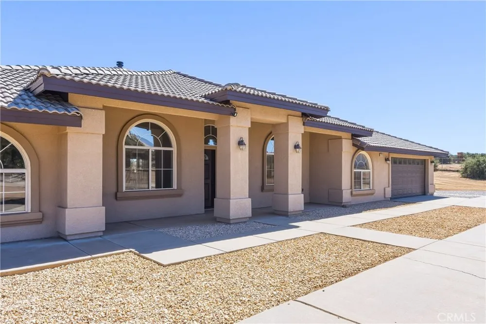 8423 Beaver Phelan, CA 92371