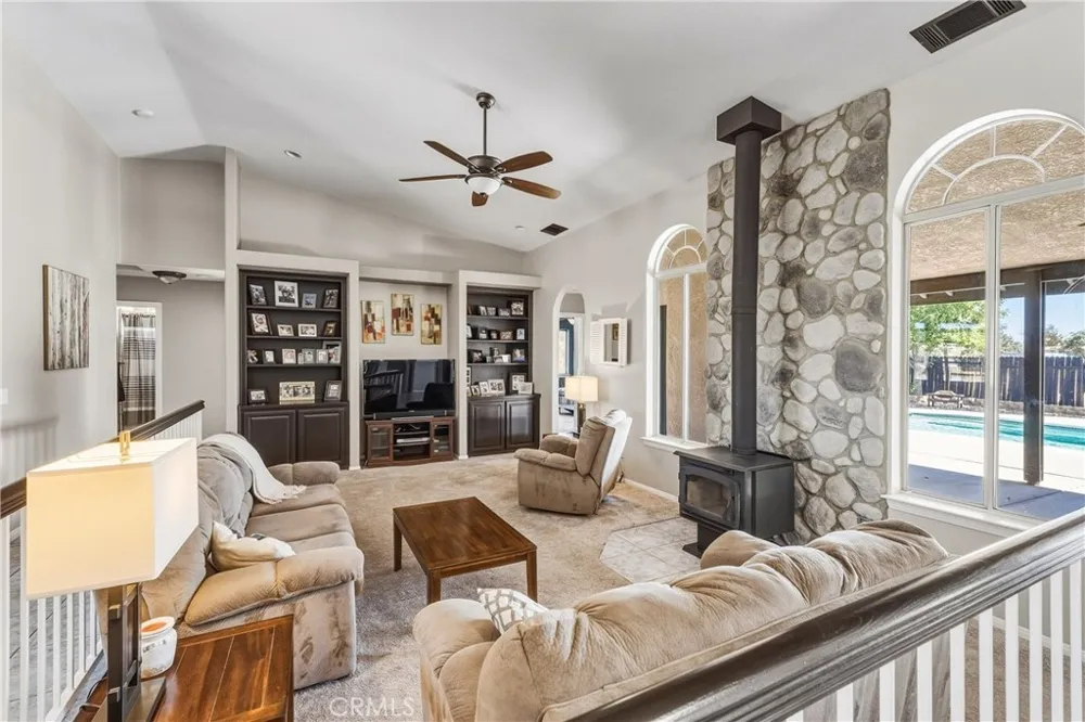 8423 Beaver Phelan, CA 92371