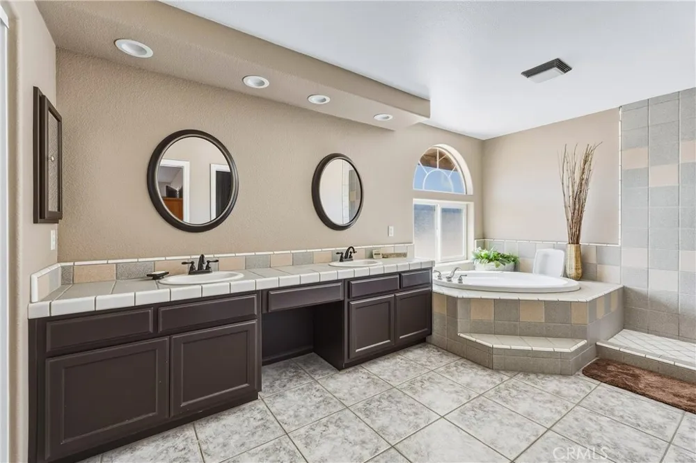 8423 Beaver Phelan, CA 92371