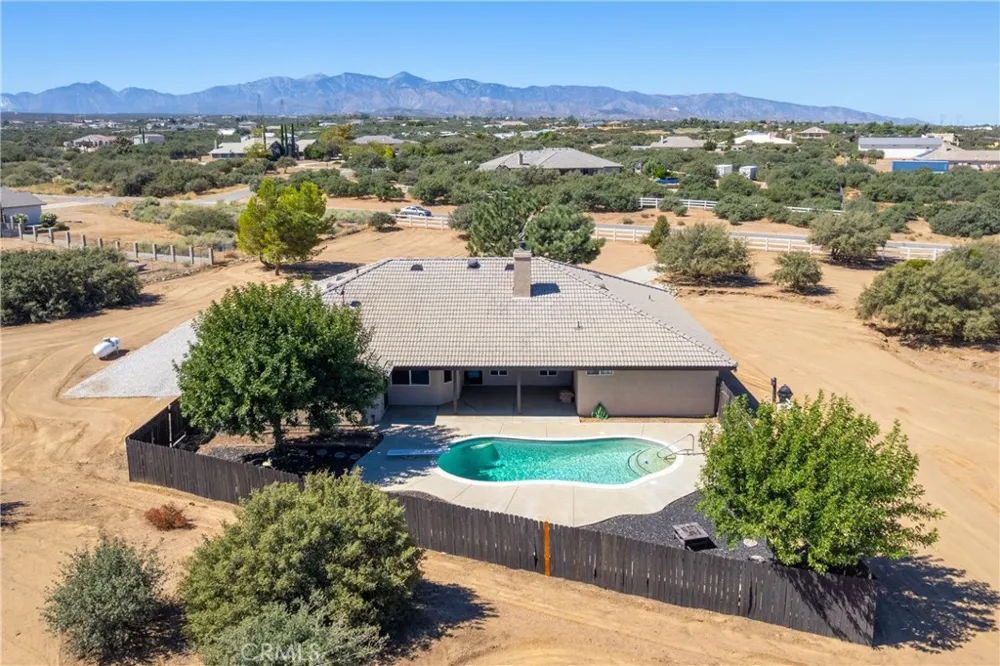 8423 Beaver Phelan, CA 92371