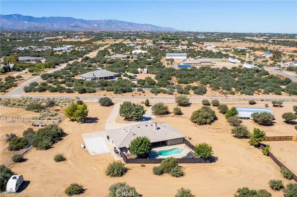8423 Beaver Phelan, CA 92371