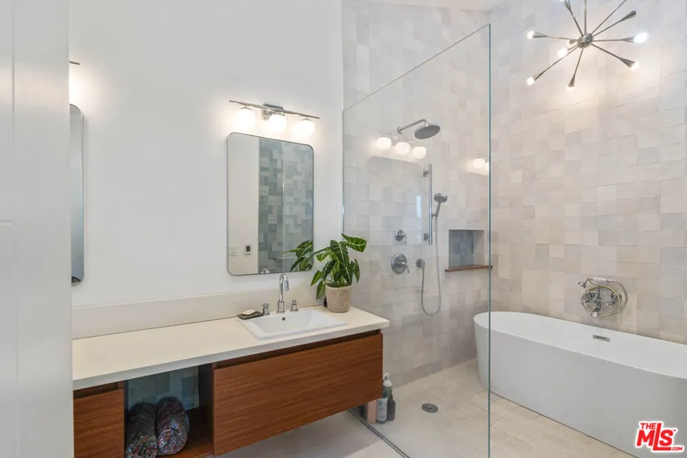 23023 Gainford Street Woodland Hills, CA 91364