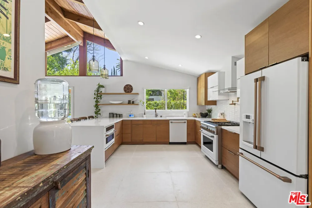 23023 Gainford Street Woodland Hills, CA 91364