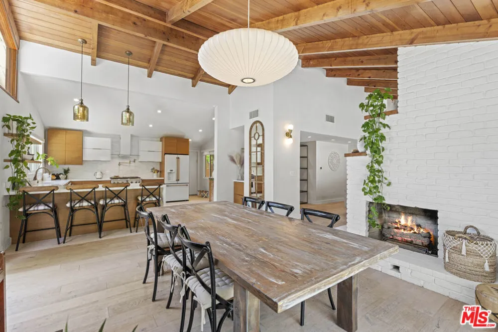 23023 Gainford Street Woodland Hills, CA 91364