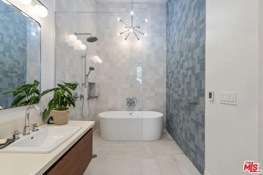 23023 Gainford Street Woodland Hills, CA 91364