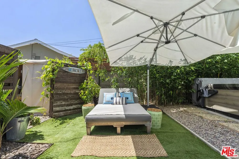 23023 Gainford Street Woodland Hills, CA 91364