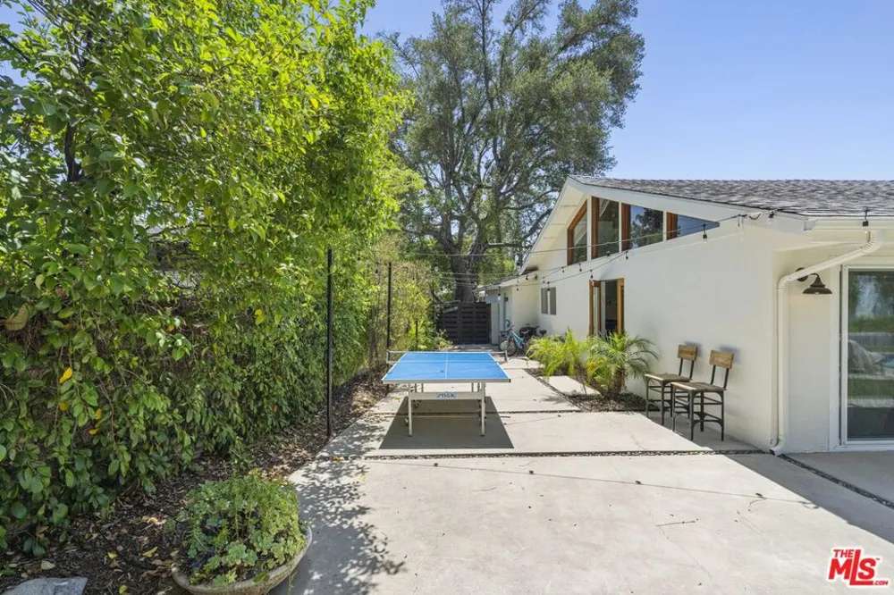 23023 Gainford Street Woodland Hills, CA 91364