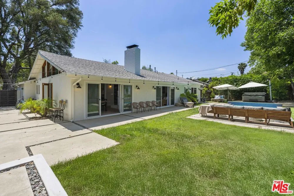 23023 Gainford Street Woodland Hills, CA 91364